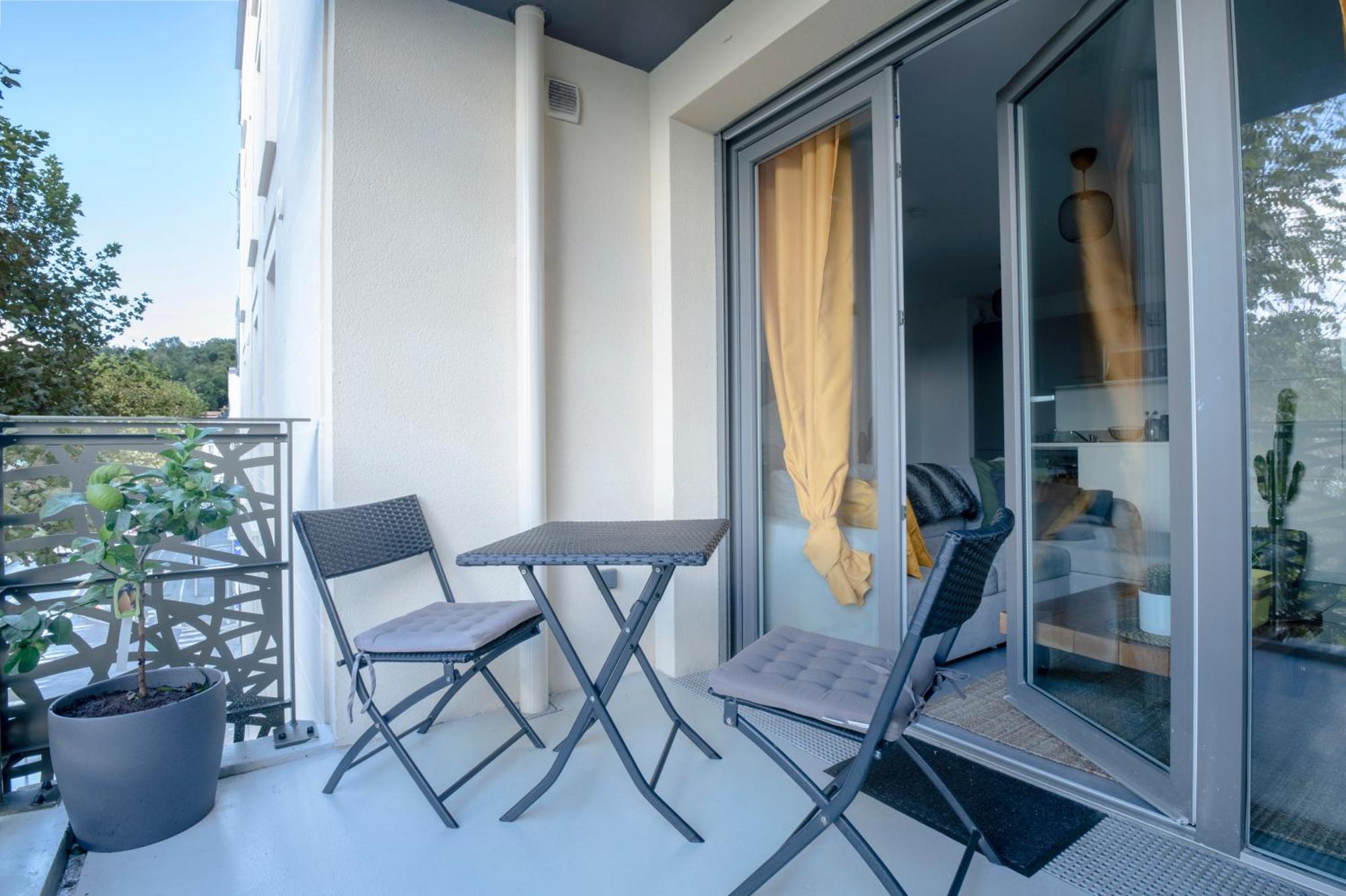 Апартаменты T2 Cosy Bordeaux - Tram & Parking Сенон Экстерьер фото